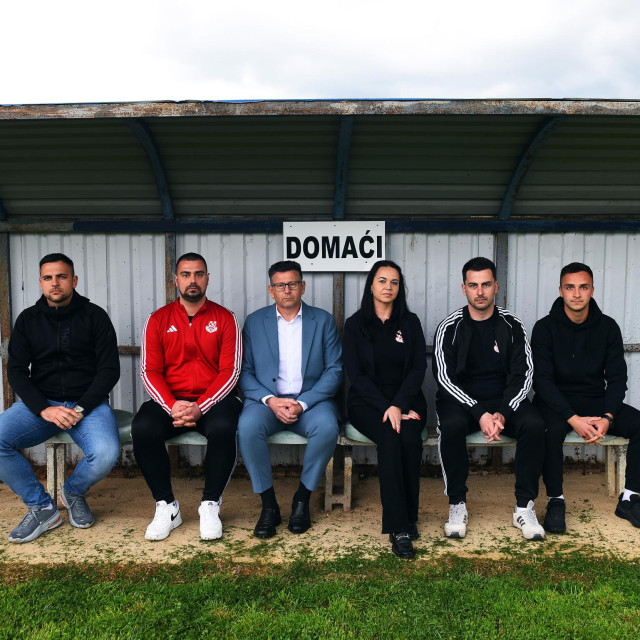 Kapetan Mirko Brkić, bivši igrač Tomislav Matanić, načelnik Općine Nebojša Andrić, predsjednica Kluba Sanela Klasan Valentić, trener Mario Valentić i igrač Ivan Josipović
 