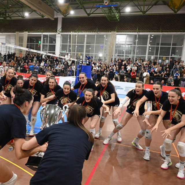 Veselje odbojkašica Dinama nakon osvojenog prvenstva