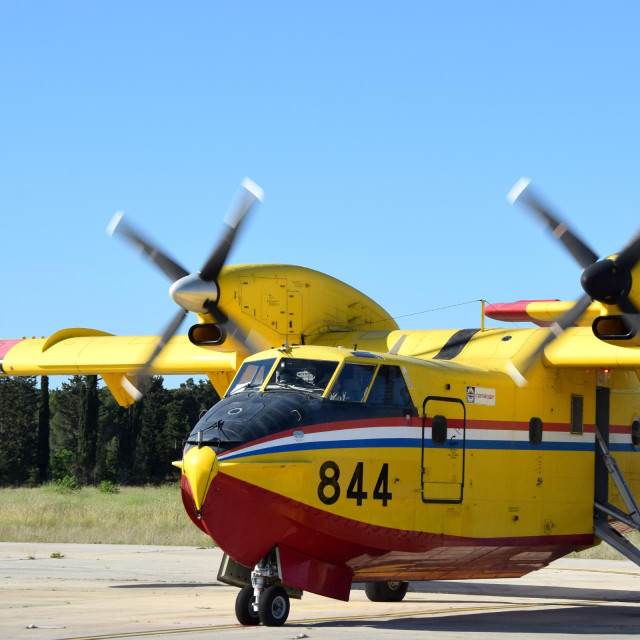 Canadair CL-415 Hrvatskog ratnog zrakoplovstva s dvije posade upućen je jutros u Izrael