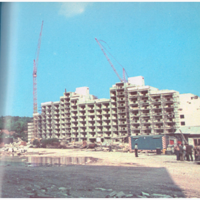 Monografija ”Udarnik 1945. – 1975.”, izd. Udarnik, 1975., Gajnice u izgradnji