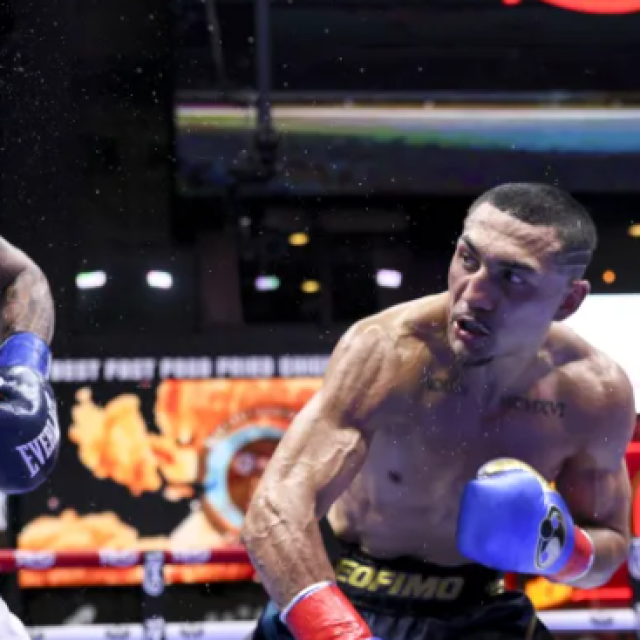 Teofimo Lopez Jr. (desno) vs. Arnold Barboza Jr. (lijevo)