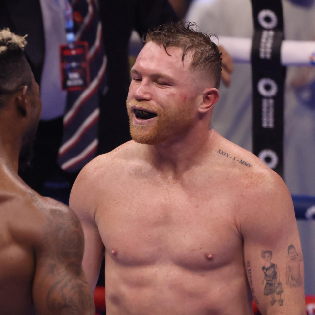 Canelo Alvarez (desno) vs. William Scull (lijevo)