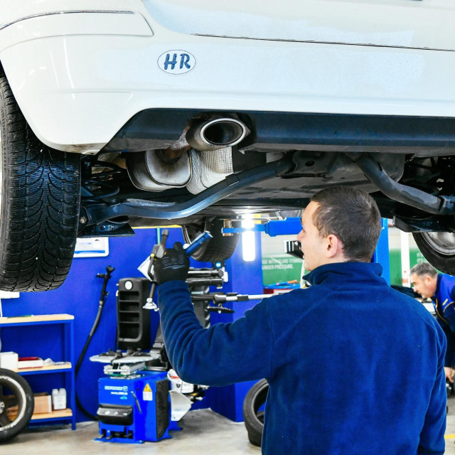 Servis automobila, ilustracija
