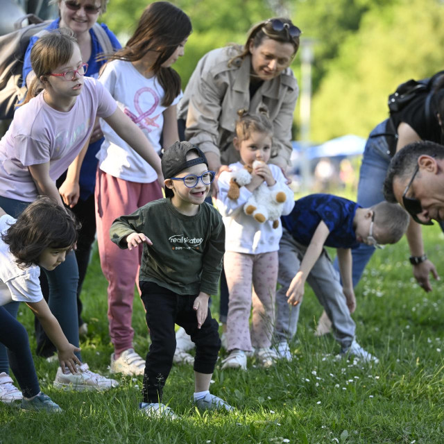 Trkači AK Perpetuum Mobile organiziraju humanitarnu utrku za djecu oboljelu od Down sindroma. Na fotografiji: zagrijavanje pred trening