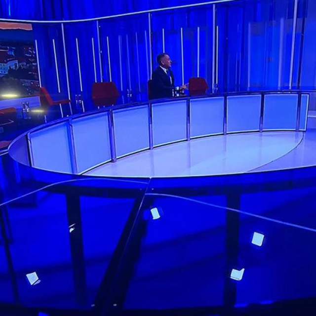 Ivica Lovrić sam u studiju HRT-a