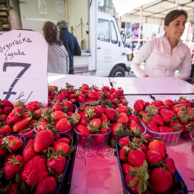 Jagode sa šibenske tržnice
 
