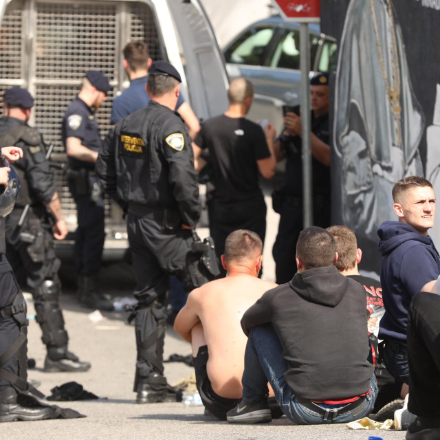 Specijalne snage policije osiguravaju područje 