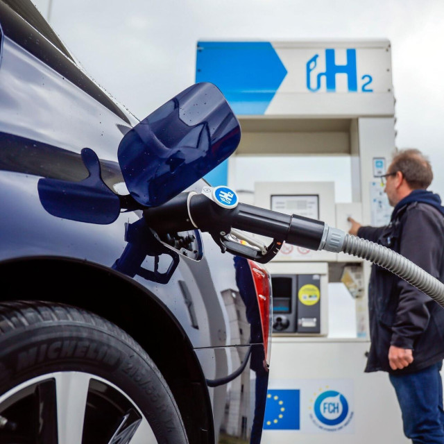 Punjenje električnog Auta, Ilustracija
