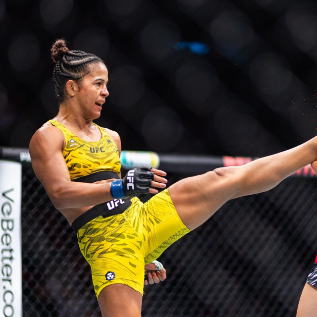 Natalia Silva (lijevo) vs. Alexa Grasso (desno)