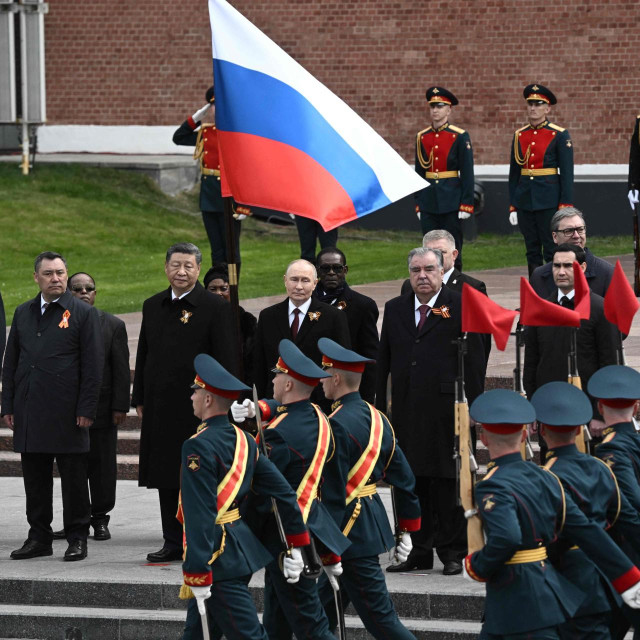 Xi Jinping kraj Putina na paradi povodom Dana pobjede