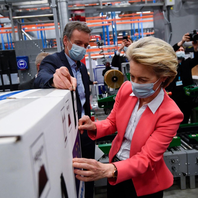 Ursula von der Leyen u Pfizerovoj tvornici