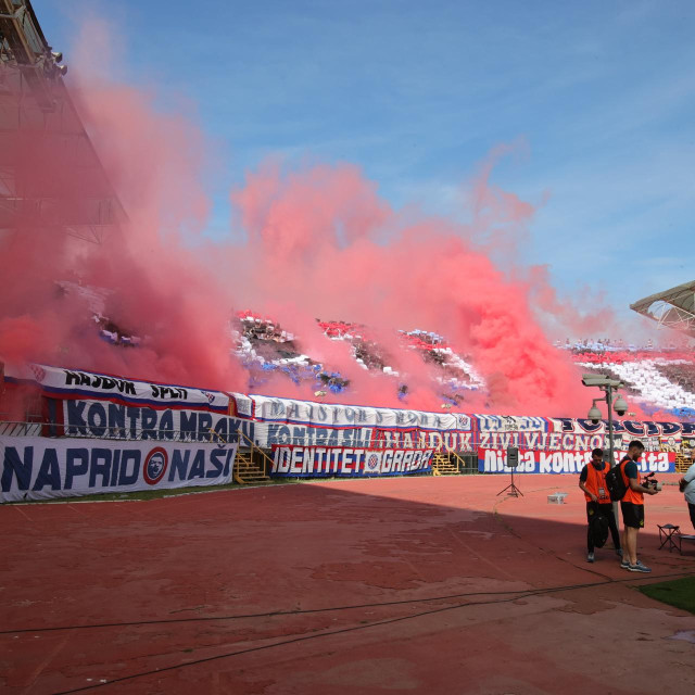 Split, 030525.
Stadion Poljud.
Utakmica 33. kola SuperSport Hrvatske nogometne lige, Hajduk - Dinamo.
Na fotografiji: navijaci.