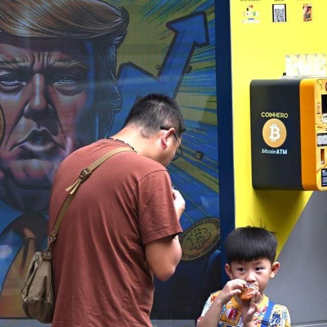 Trumpova slika na kripto mjenjačnici u Hong Kongu
