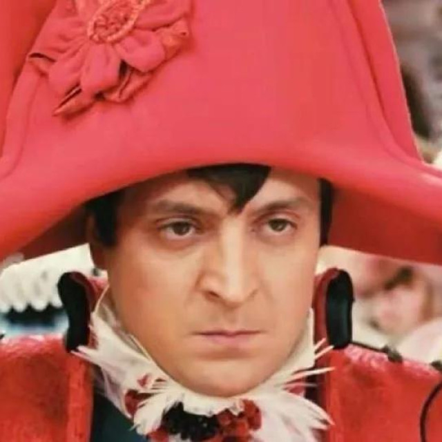 Zelenski Napoleon: U TV komediji koja danas izgleda osobito ironično Zelenski glumi komičnog Napoleona koji ratuje s Rusijom.