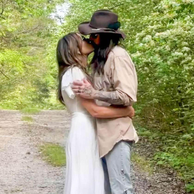 Billy Ray Cyrus i Elizabeth Hurley