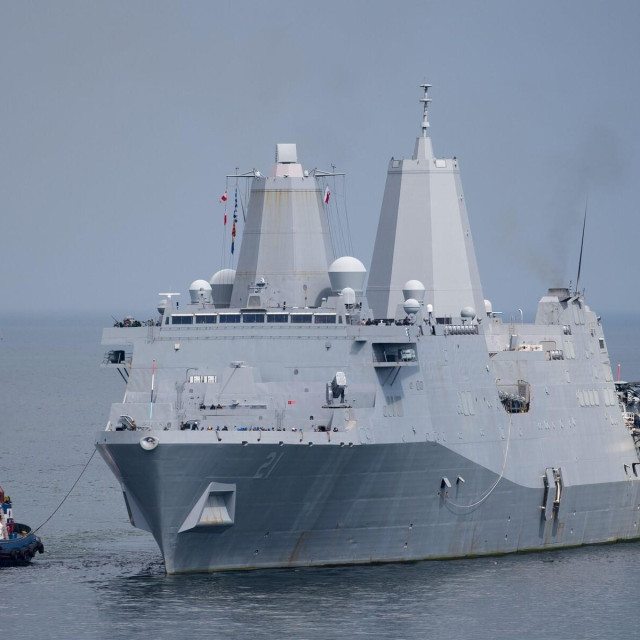 Američki ratni brod USS New York (LPD-21), amfibijski transportni desantni brod klase San Antonio, u poljskoj luci Gdynia, gdje Kinezi imaju udio u vlasništvu