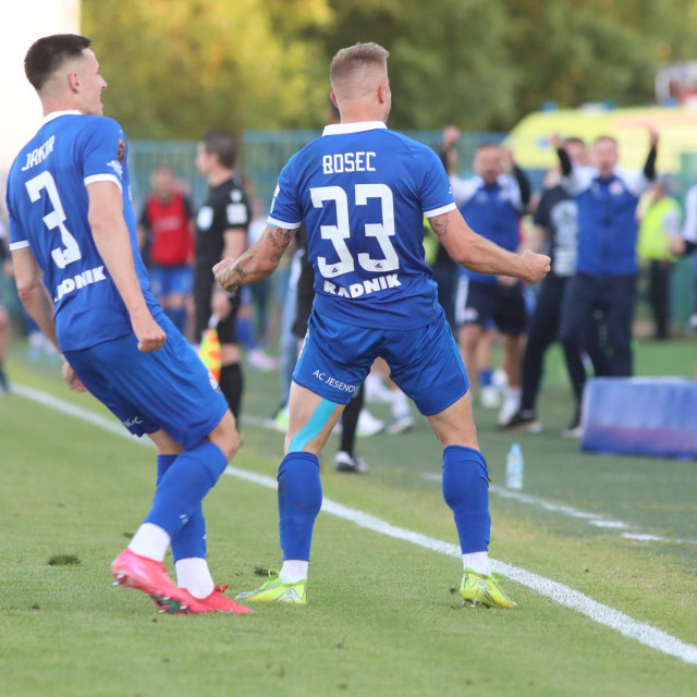 slavlje igraca Belupa, Antonio Bosec strijelac za 1-1