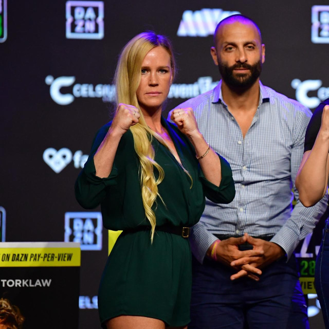 Holly Holm (lijevo) i Yolanda Vega (desno)