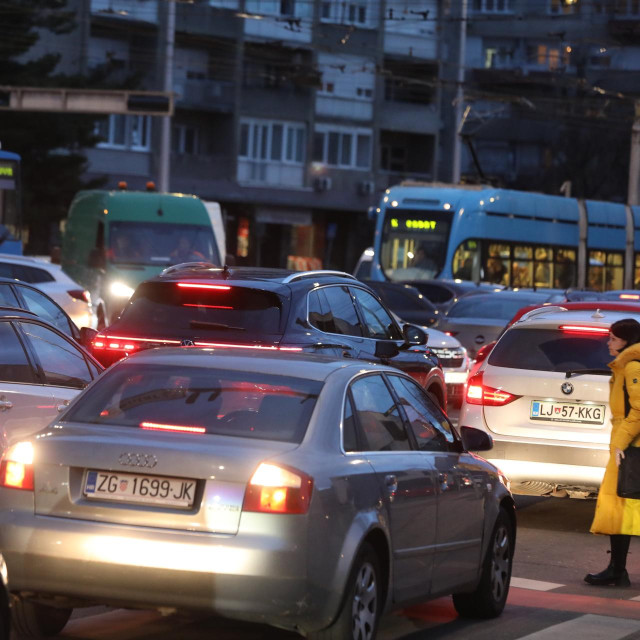 Zagrebačke gužve na križanju Vukovarske i Držićeve