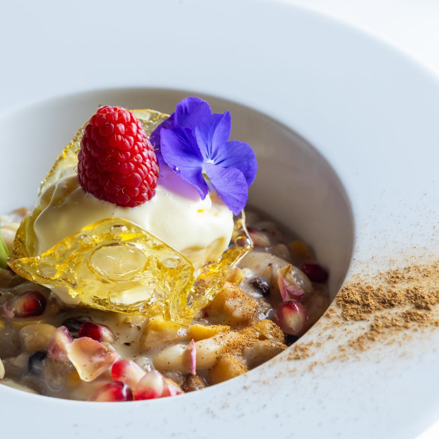Ašure ili Noin puding je desert u koji idu i grahorice