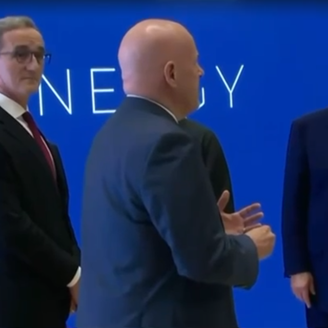 Sastanak Trumpa i Mihaljevića (drugi slijeva) u Emiratima