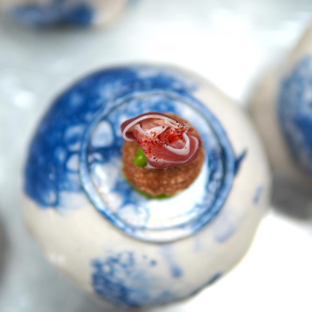 Takoyaki s kajmakom iz mješine, krema od vlasca, moravka