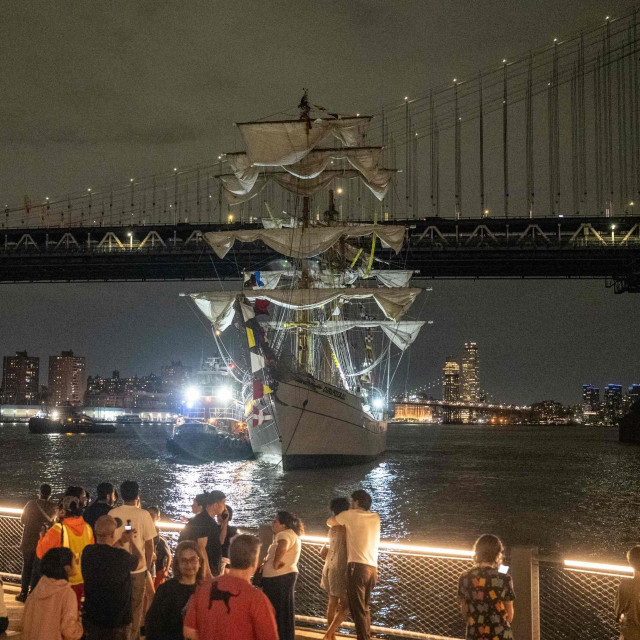 Nesreća meksičkog broda u New Yorku
