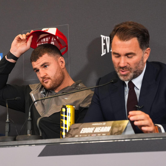 Johnny Fisher (lijevo) | Eddie Hearn (desno)