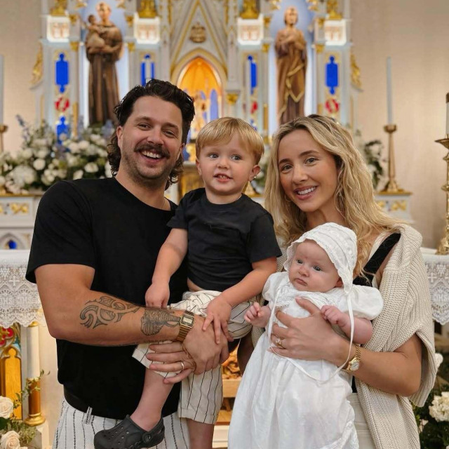 Liam i Nicole s djecom na krštenju