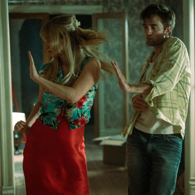 Scena iz filma ‘Die, my love‘ s Jennifer Lawrence i Robertom Pattinsonom u glavnim ulogama