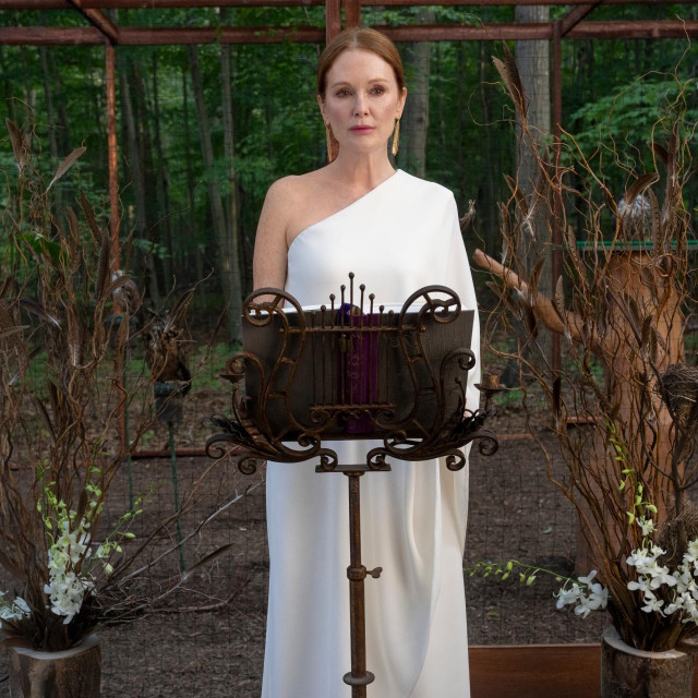 Julianne Moore u ulozi milijarderke koja poput moćne svemirske sile u svoju orbitu privlači žene