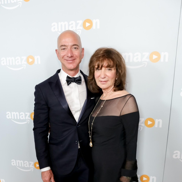 Jeff Bezos i njegova majka Jacklyn 2016.