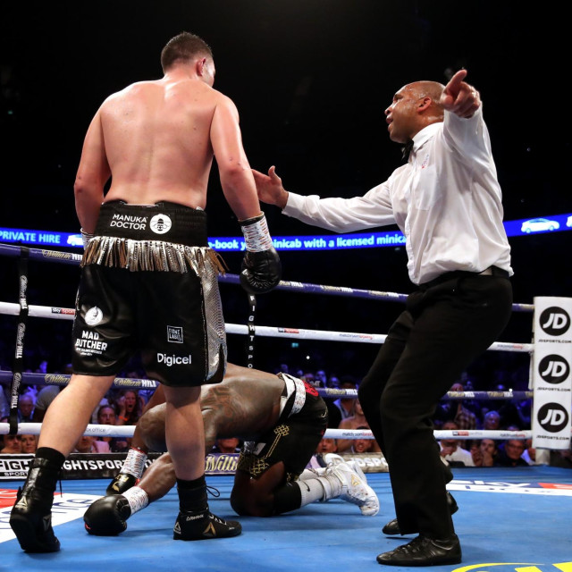 Joseph Parker (stoji) vs. Dillian Whyte (na podu)
