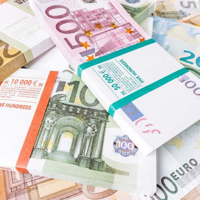 U travnju su ukupni neto doprinosi uplaćeni u obvezne mirovinske fondove iznosili 142,4 milijuna eura
